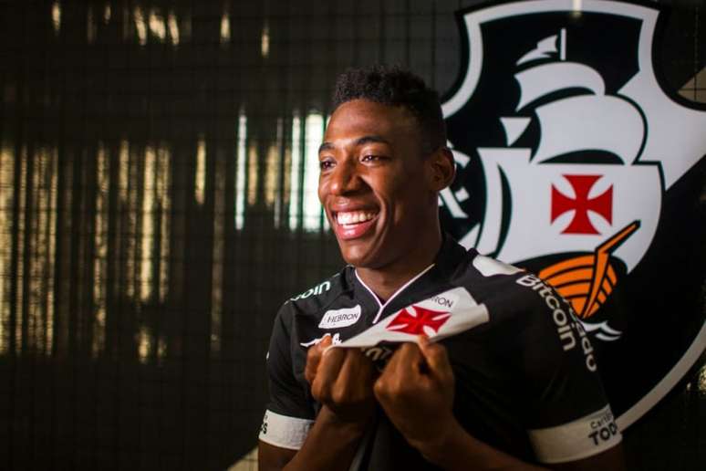 Léo é o terceiro reforço anunciado oficialmente pelo Vasco (Foto: Daniel Ramalho/Vasco)