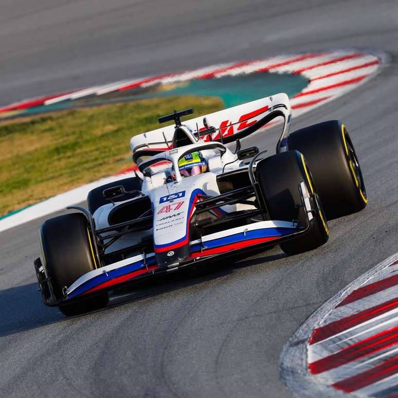 O VF-22 estampou o patroc&iacute;nio da Uralkali e as cores da bandeira da R&uacute;ssia pela &uacute;ltima vez nos testes em Barcelona 