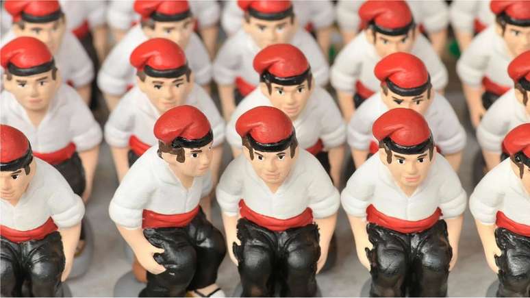 'Caganer', boneco tradicional da Catalunha, na Espanha, com sua aparência original