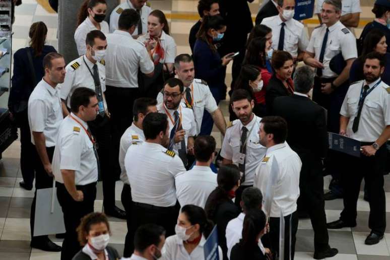 Greve Dos Pilotos E Comissários Chega Ao Quarto Dia; Trabalhadores ...