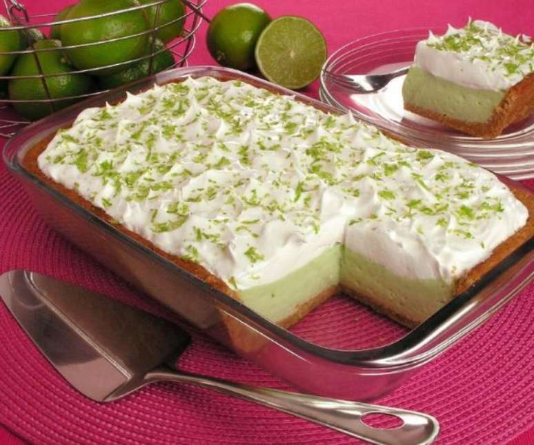 Torta de lim&atilde;o na travessa (Reprodu&ccedil;&atilde;o / Guia da Cozinha)