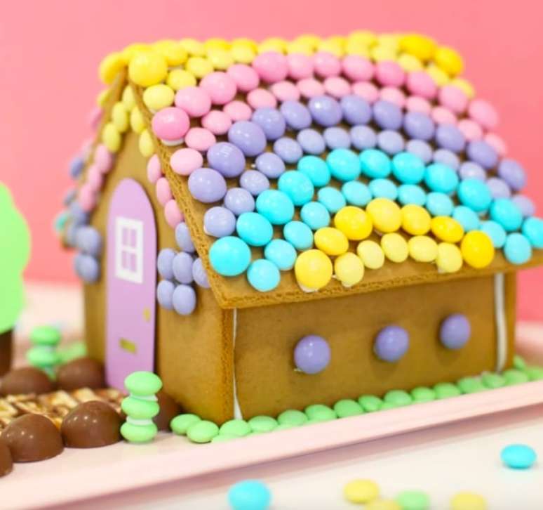 Gingerbread House em tons pastel