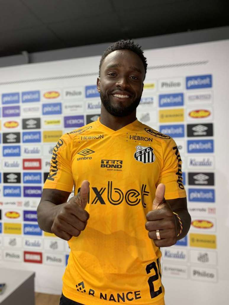 Mendoza foi apresentado oficialmente pelo Santos nesta quinta-feira, no CT Rei Pel&eacute;