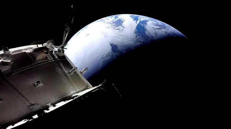 Artemis 1 captura imagens da Terra antes da reentrada