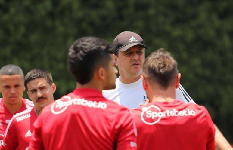 O técnico Rogério Ceni comanda treino do São Paulo (Foto: Rubens Chiri / saopaulofc.net)