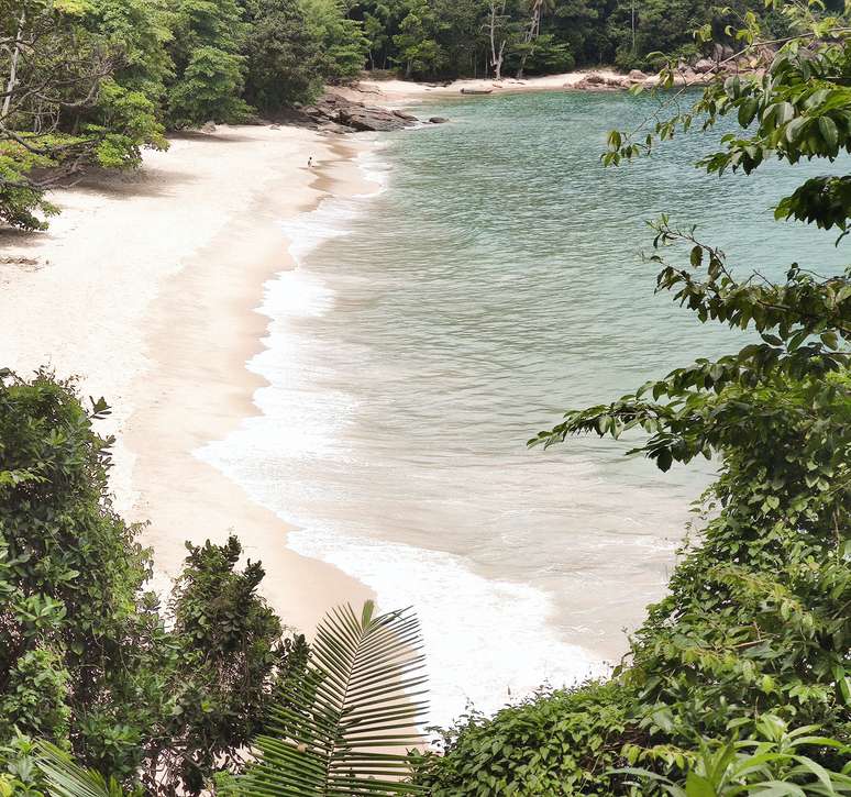 Praia das Sete Fontes vista da trilha.