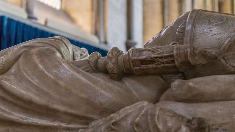 Bispo Mitford celebrava todos os 12 dias do Natal e recebia 137 pessoas para celebrar a &ldquo;12&ordf; Noite&rdquo; &ndash; a noite de Reis, uma festa maior que a do dia de Natal