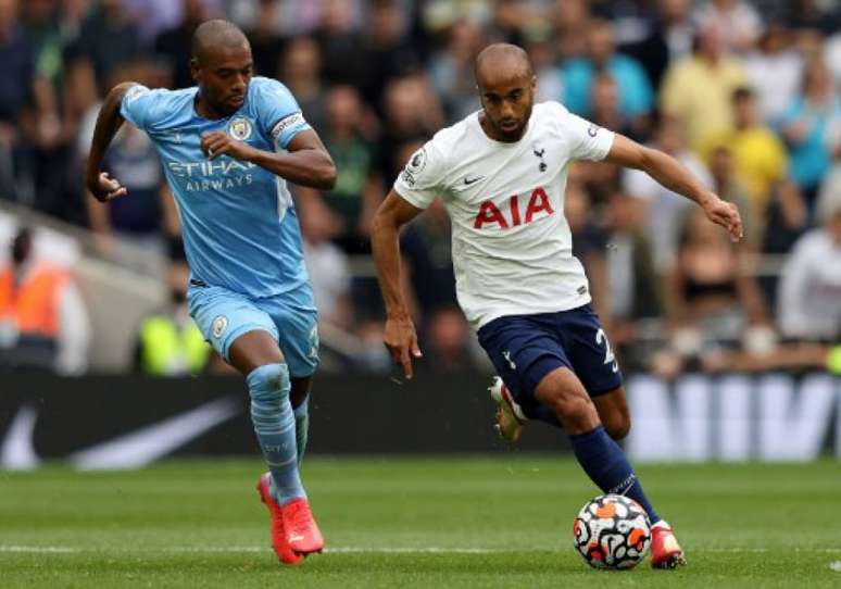 Lucas Moura segue com futuro indefinido (Foto: ADRIAN DENNIS / AFP)