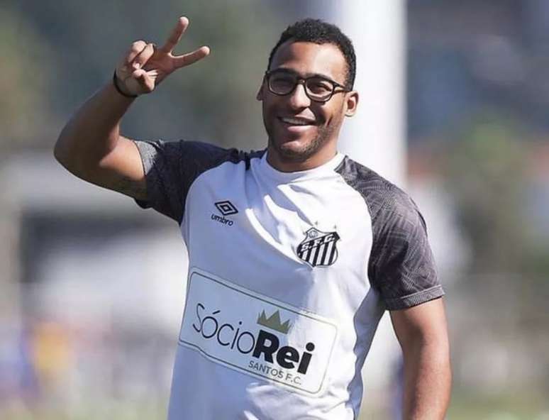 Joshua jogou na base do Santos e largou o futebol para estudar nos Estados Unidos (Foto: Reprodução/Instagram)