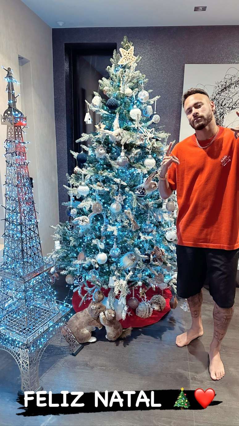 Neymar comemora Natal em Paris