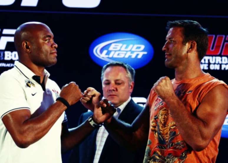 Anderson Silva e Stephan Bonnar no "UFC Rio 3" em 2012 (Foto: Agência Lance!)