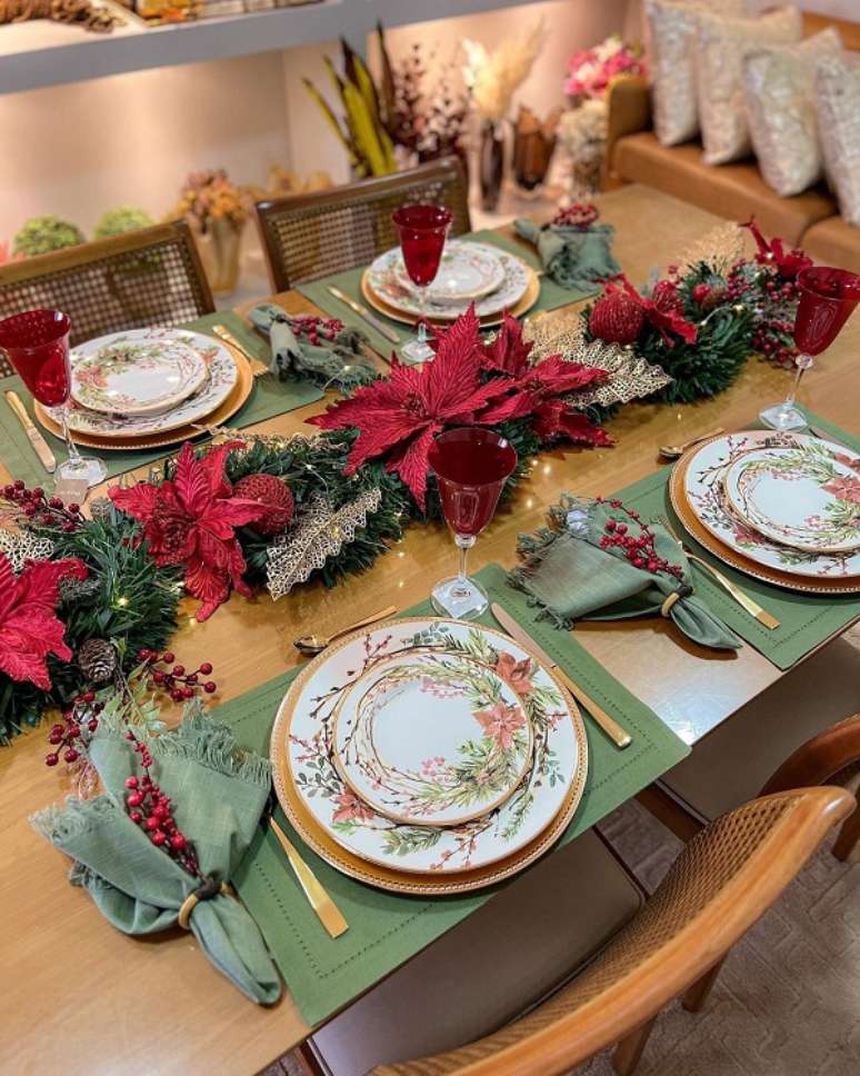 11. Mesa de natal simples com pratos temáticos – Foto Fernanda Pereira