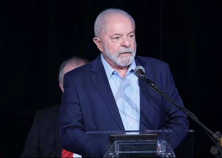 Preço dos combustíveis pode ser desafio em novo governo Lula