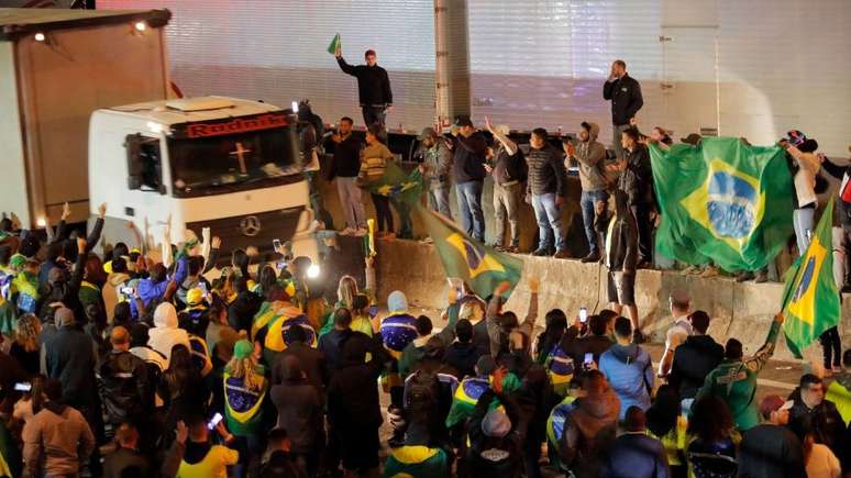 Manifestantes pró-Bolsonaro bloquearam a rodovia Castelo Branco, nos arredores de São Paulo, no início de novembro.