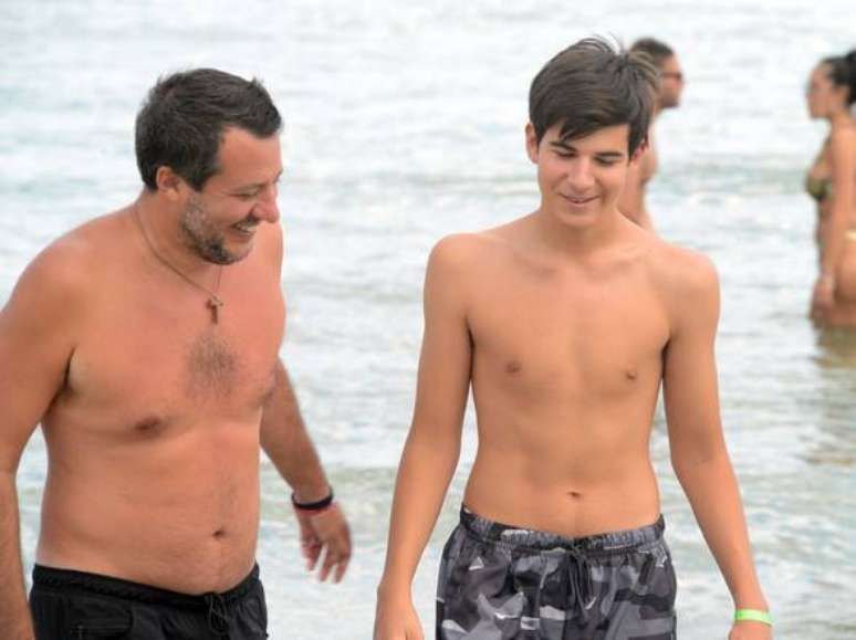 Matteo Salvini e seu filho Federico em Milão