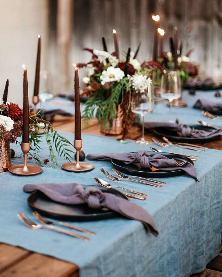 19. Mesa posta de natal em tons de azul – Foto Magic Linen