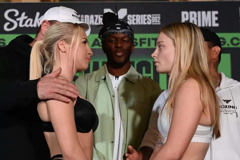 Astrid Wett e Keeley Colbran, com o boxeador KSI ao meio