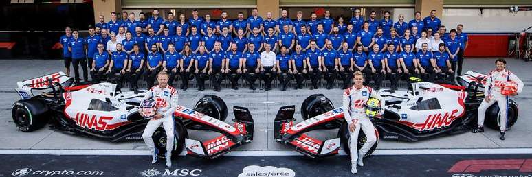 Haas e sua foto oficial de 2022: poucos pontos, mas muitos sorrisos