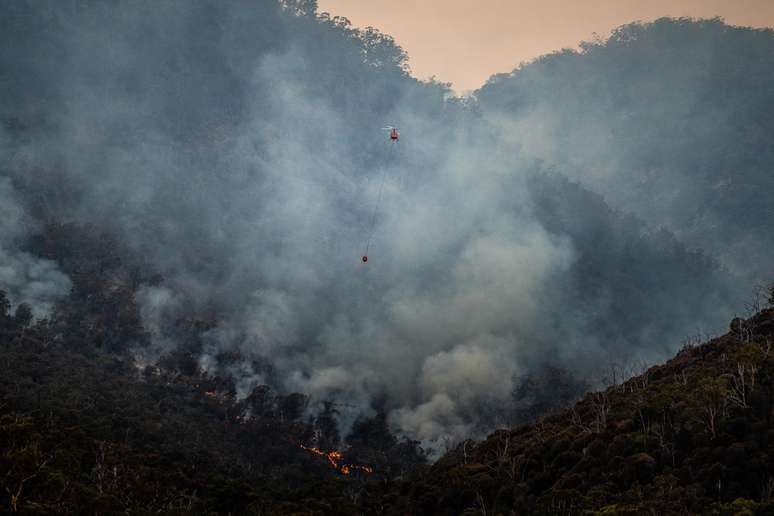 Combate a incêndios em Fingal, Tasmânia, em 2020