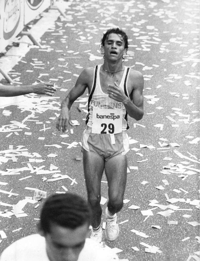 Vanderlei Cordeiro de Lima, ent&atilde;o com 23 anos, foi o quarto colocado na S&atilde;o Silvestre de 1992. 