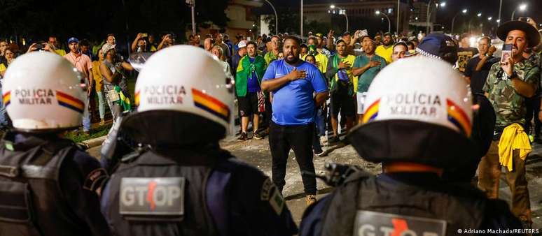 Policiais do Distrito Federal observam protesto bolsonaristas no início de dezembro