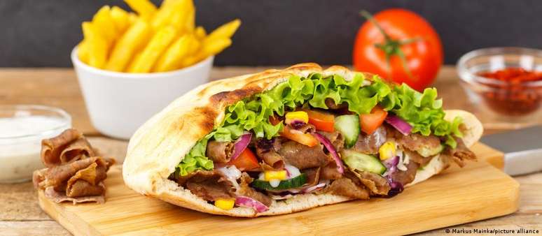 Döner kebab teria sido inventado por imigrantes turcos na década de 1970