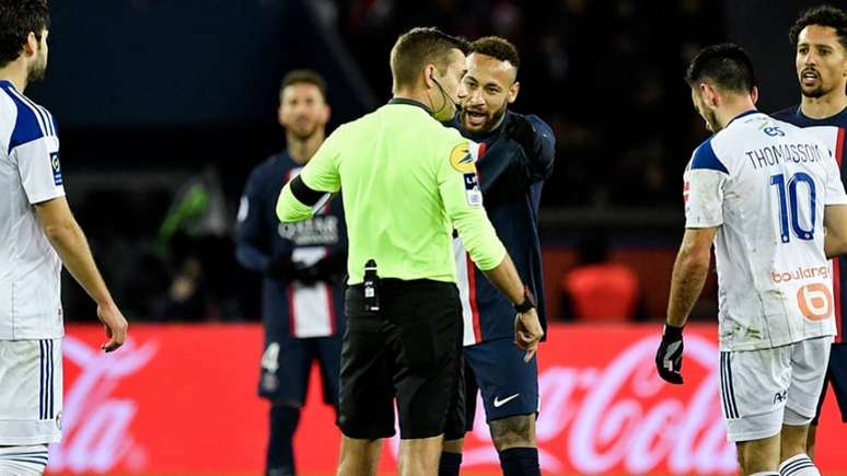 Neymar é expulso no primeiro jogo após a Copa do Mundo 