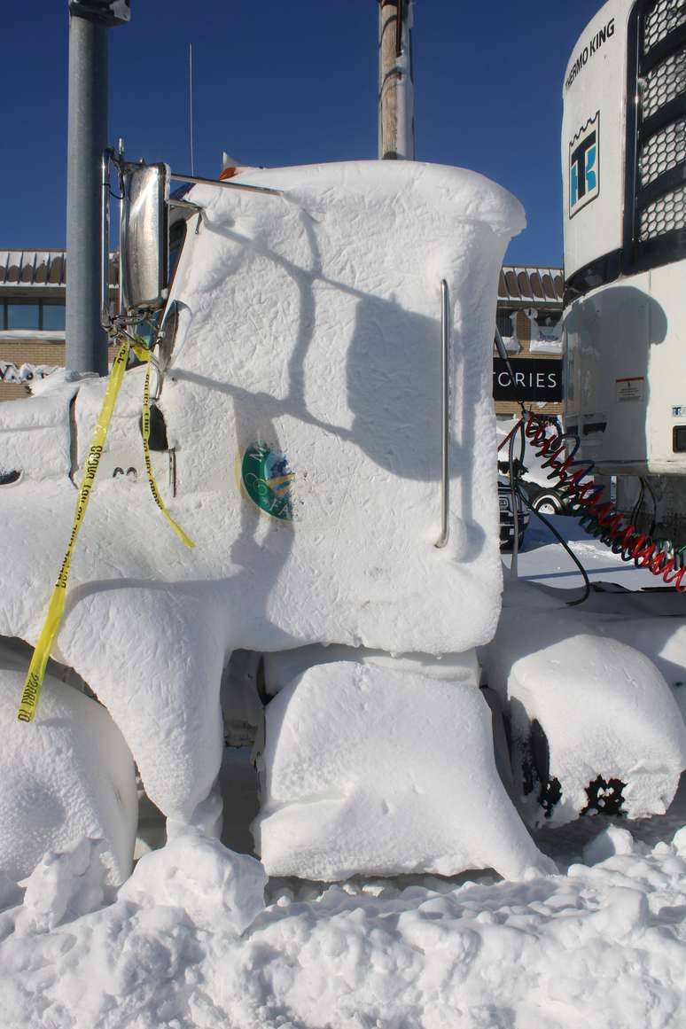 Cidade de Buffalo, em New York, foi a mais castigada por tempestades de nevasca e ventos polares