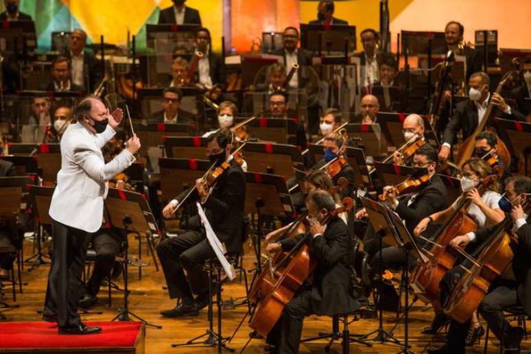 O maestro Robert Minczuk vai reger a Orquestra Sinfônica Municipal em diversos concertos da temporada de 2023