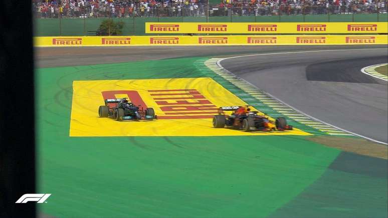 Max Verstappen jogou Lewis Hamilton para fora da pista na Descida do Lago 