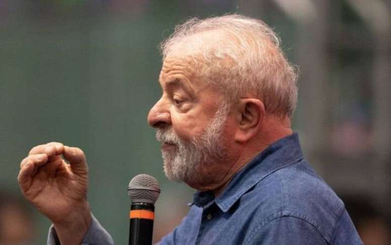 Lula passa réveillon com Janja e filhos em hotel de Brasília; veja como foi a celebração do petista