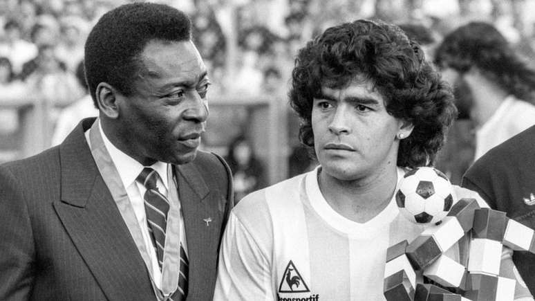 Estudiosos da história do futebol divergem sobre as origens da rivalidade entre Pelé e Maradona