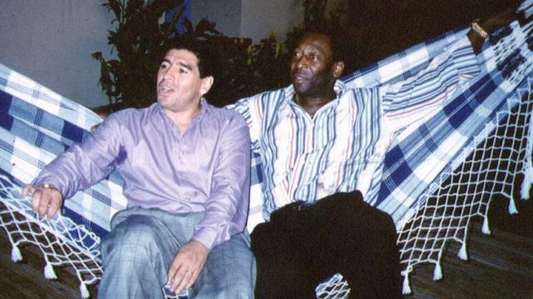 Relação entre Pelé e Maradona foi marcada por trocas de farpas e declarações de admiração mútua