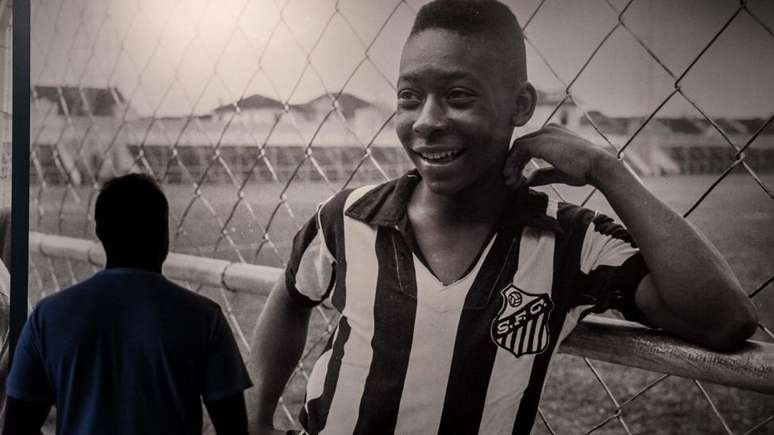 Pelé, lenda do futebol brasileiro, morre aos 82 anos