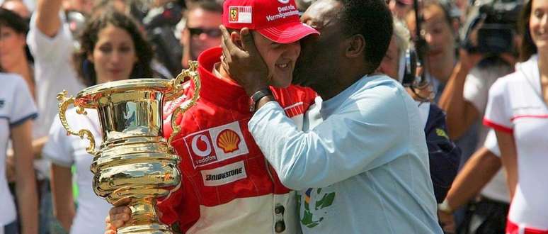 Schumacher e Pel&eacute; em 2006: as desculpas de Pel&eacute; pela n&atilde;o-bandeiradas foram atendidas..