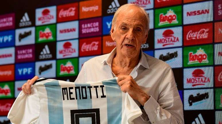 "Quando eu soube da doença dele, pensei que Pelé era imbatível e superaria qualquer problema de saúde. Ninguém tem o físico dele", disse Menotti