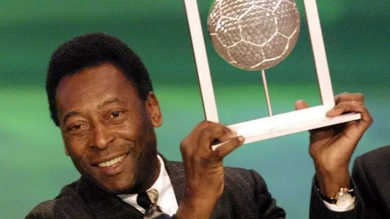 Entre seus muitos títulos, Pelé foi escolhido pela Fifa o futebolista do século 20