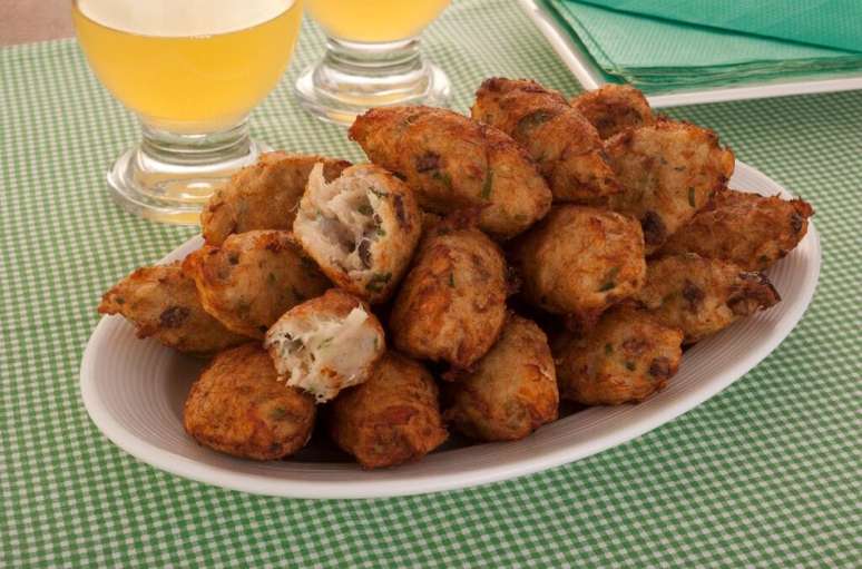 Bolinho de bacalhau com azeitona preta