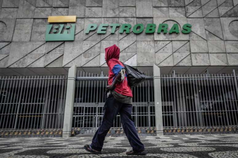 Imagem da entrada do prédio da Petrobras