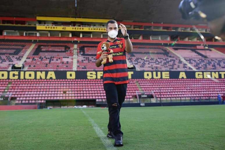 Gil quando recebeu homenagem do Leão em 2021 (Anderson Stevens/Sport)