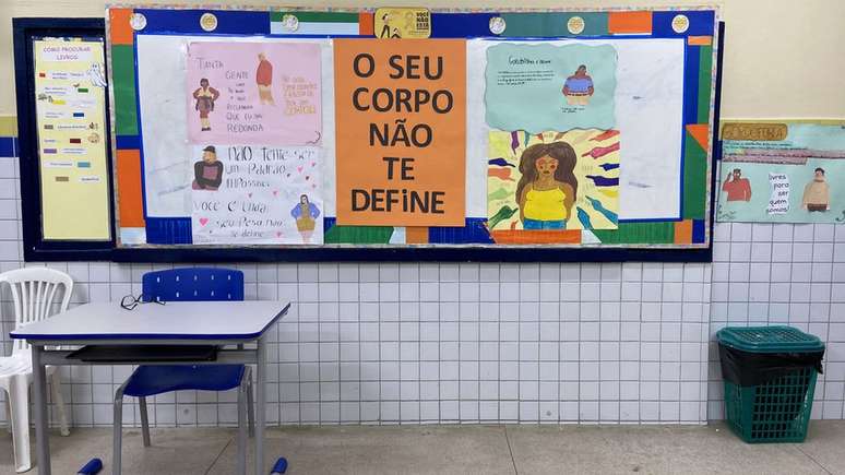 Mesa e cadeira novas em sala de aula no Recife: novidade causou estranhamento entre alunos no início