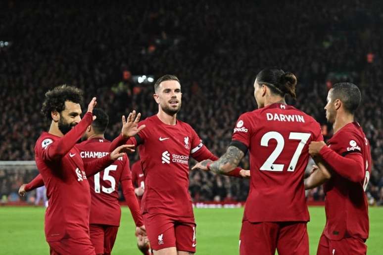 Liverpool conquistou grande vitória sobre o Leicester pela Premier League (OLI SCARFF / AFP)