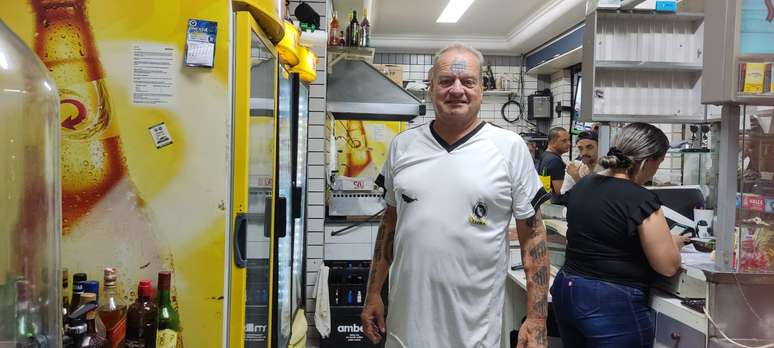 Empresário que viu Pelé jogar na Vila Belmiro lamenta morte do Rei