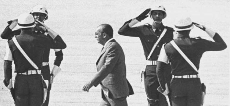 Último presidente da ditadura, Figueiredo não compareceu à posse de Sarney, em 1985; pela primeira vez, em Brasília, um militar se recusava a transmitir o cargo.