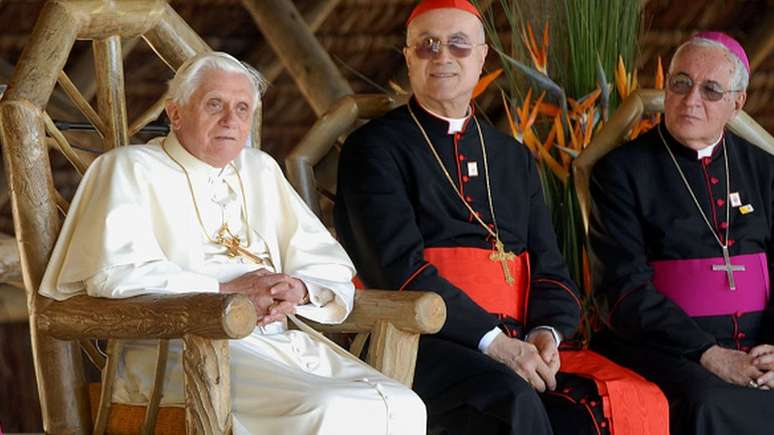 Bento 16 durante sua visita papal a uma fazenda para dependentes químicos, no interior de SP, em 2007