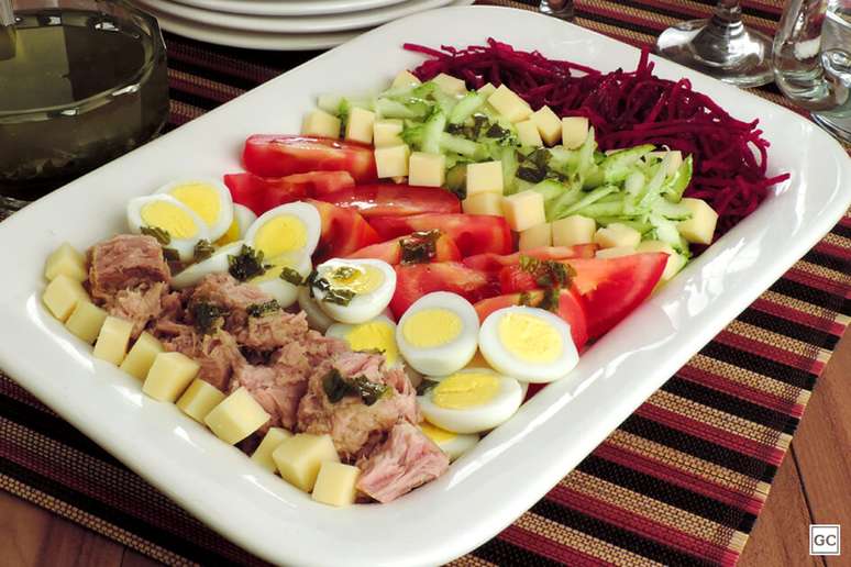 Salada de atum prática e saborosa – Foto: Guia da Cozinha