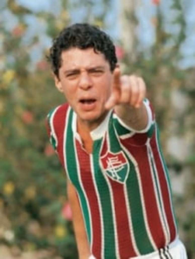 Cantor lança samba em homenagem a São Jorge com participação do ex-jogador  Júnior - Lance!