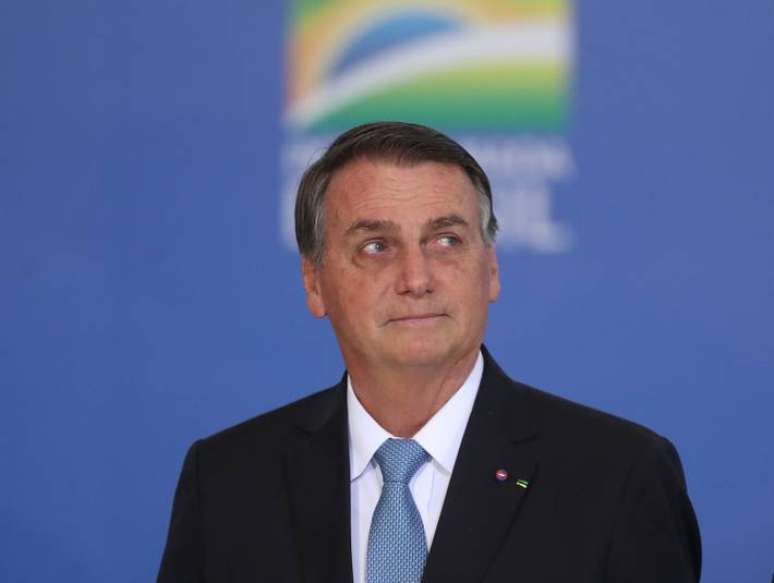 O ex-presidente Jair Bolsonaro deixou o Brasil, sem avisar os apoiadores, e viajou aos EUA onde passou o Réveillon 