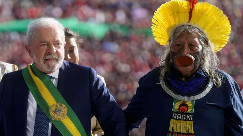 Lula e Cacique Raoni na posse