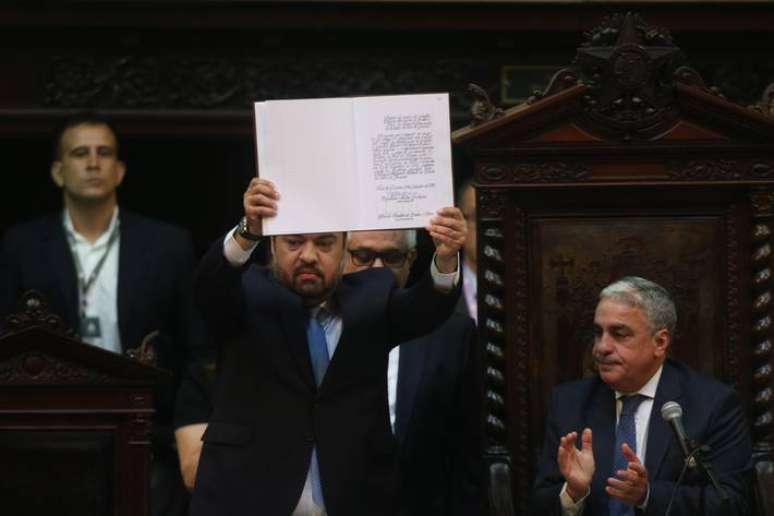 Cl&aacute;udio Castro em cerim&ocirc;nia de posse no Pal&aacute;cio Tiradentes, sede da Alerj